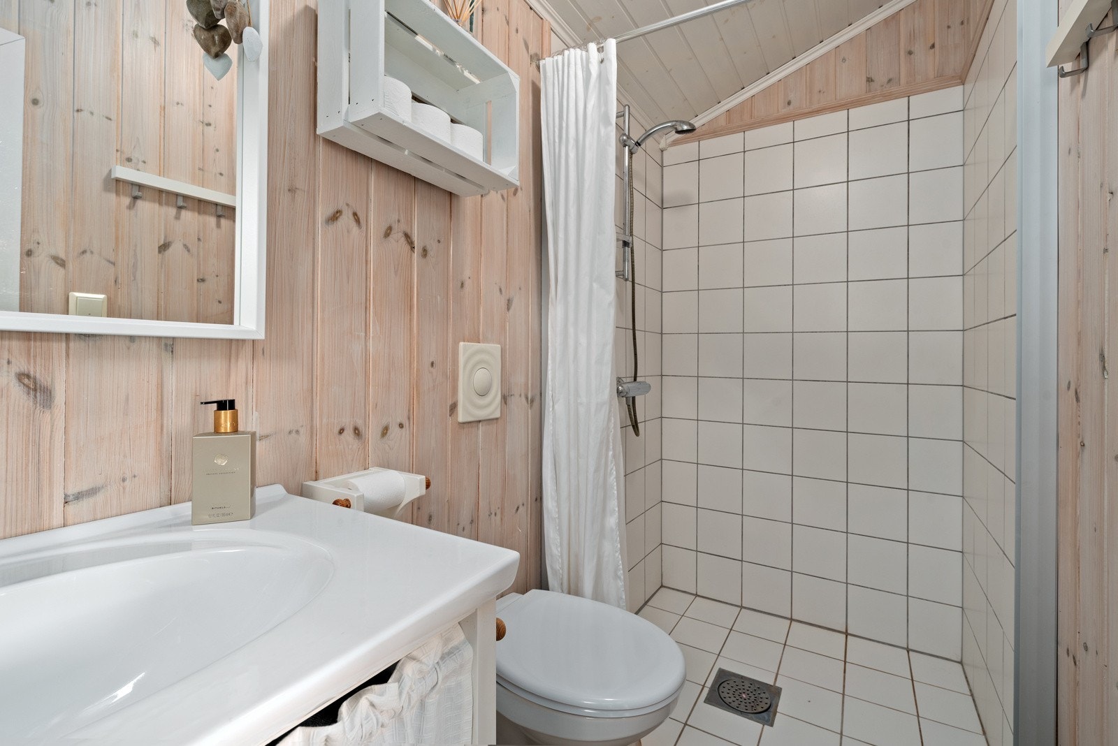 Bad med dusjnisje. Galleribilde