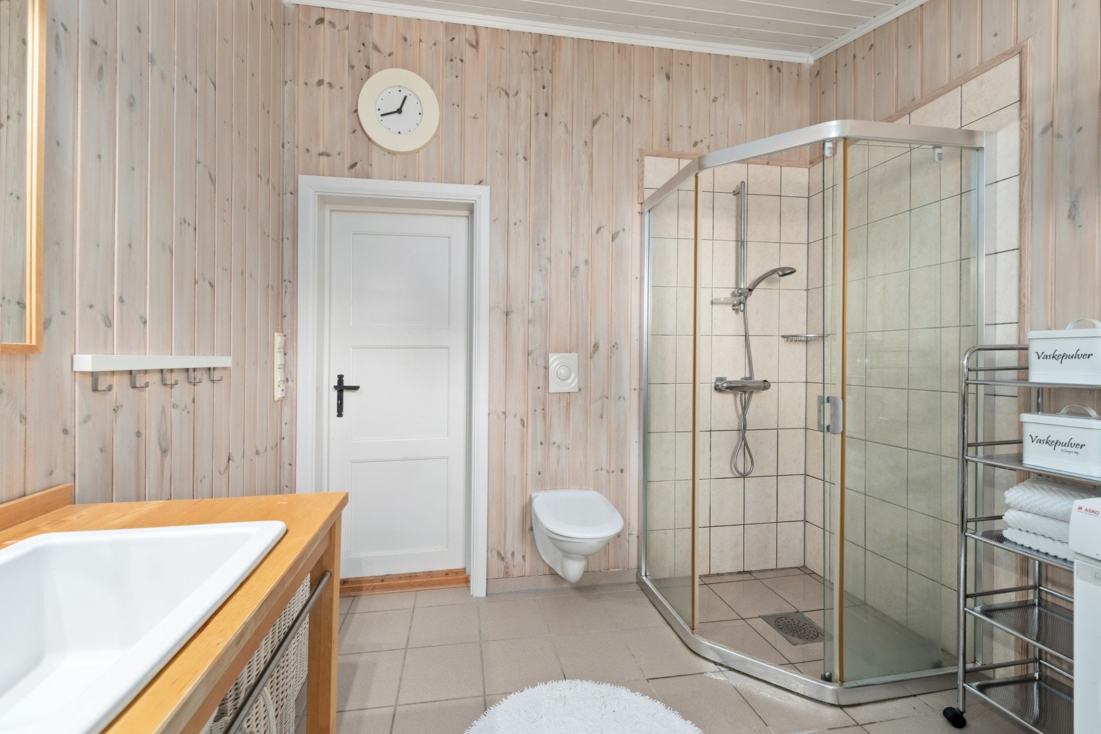 Bad med dusjkabinett. Galleribilde