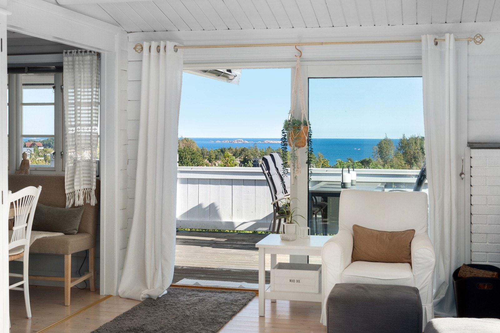 Flott utsikt til havet fra stuen. Galleribilde