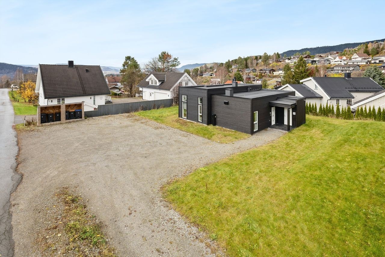 Beliggenheten er barnevennlig med gangavstand til både Fossen barneskole og Moelv ungdomsskole. Galleribilde
