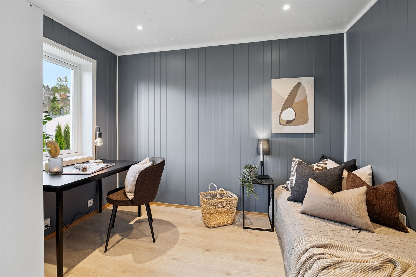 Boligen har tre soverom av god størrelse, hvorav ett egner seg godt som kontor. Galleribilde