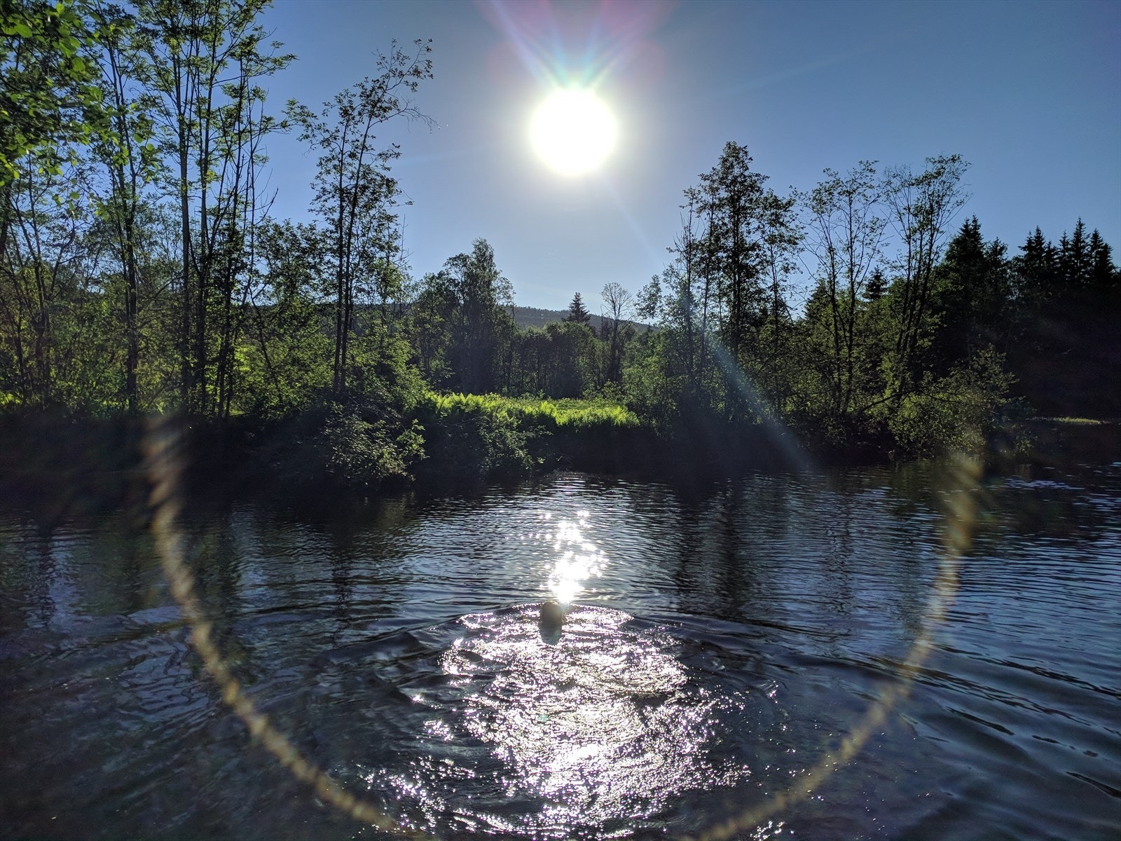 Det er mulig å ta seg en dukkert i nærområdet. Galleribilde