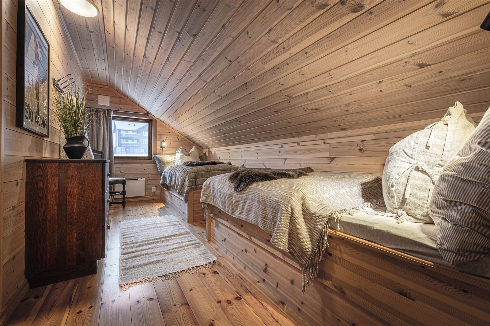 Soverom 3 i loftsetasjen med 2 plassbygde senger Galleribilde