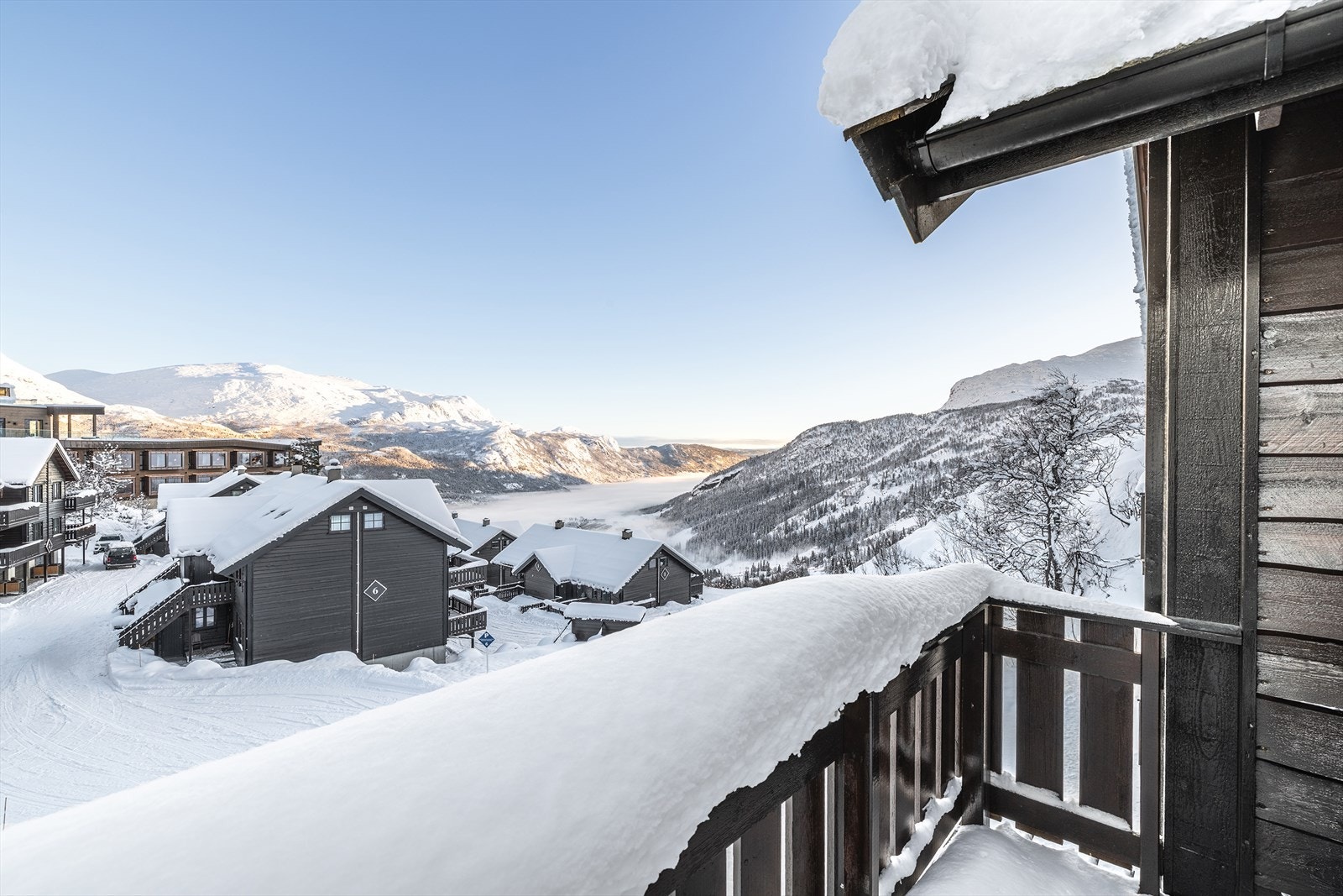 Fjellmegleren har gleden av å presentere Skardsnuten 67 - Lun, luftig og delikat 4-roms fritidsleilighet over 2 plan med arealeffektiv og god planløsning. Foto: Aurelijus Norvaisas Galleribilde