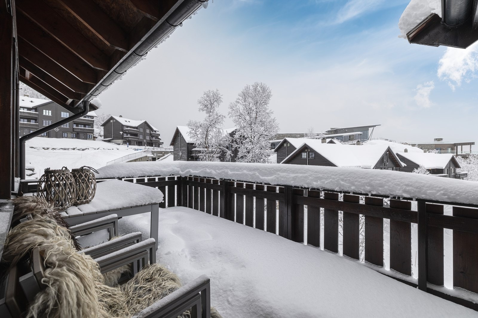 Romslig balkong med flott utsikt. Galleribilde