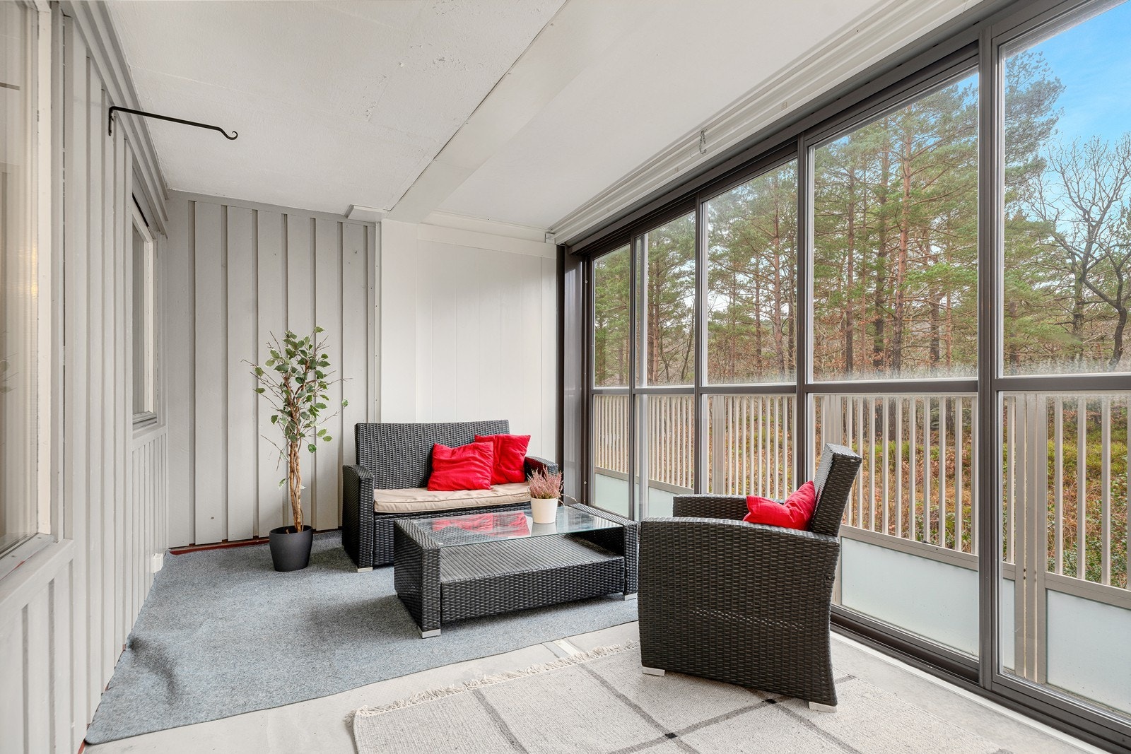 Balkongen er på 17m² og byr på gode innredningsmuligheter etter eget ønske! Galleribilde