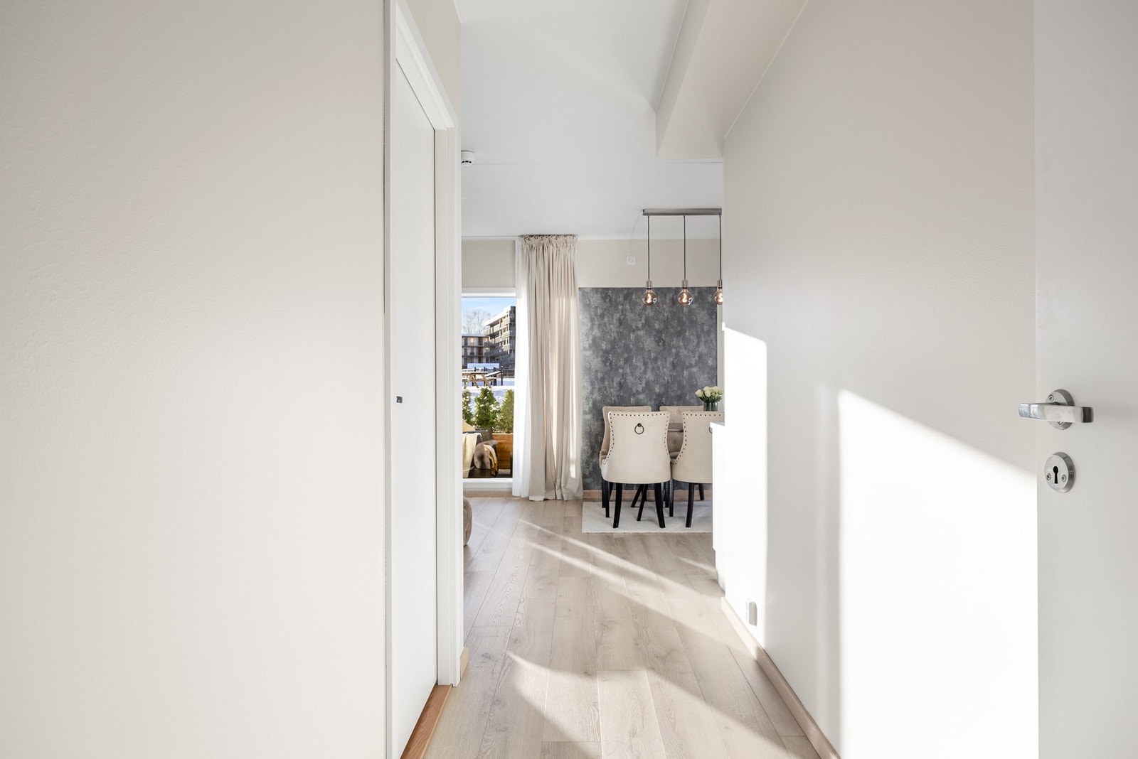 Felleskostnader inkluderer Kabel-TV og internett fra Telenor, samt oppvarming fra vannbåren gulvvarme Galleribilde