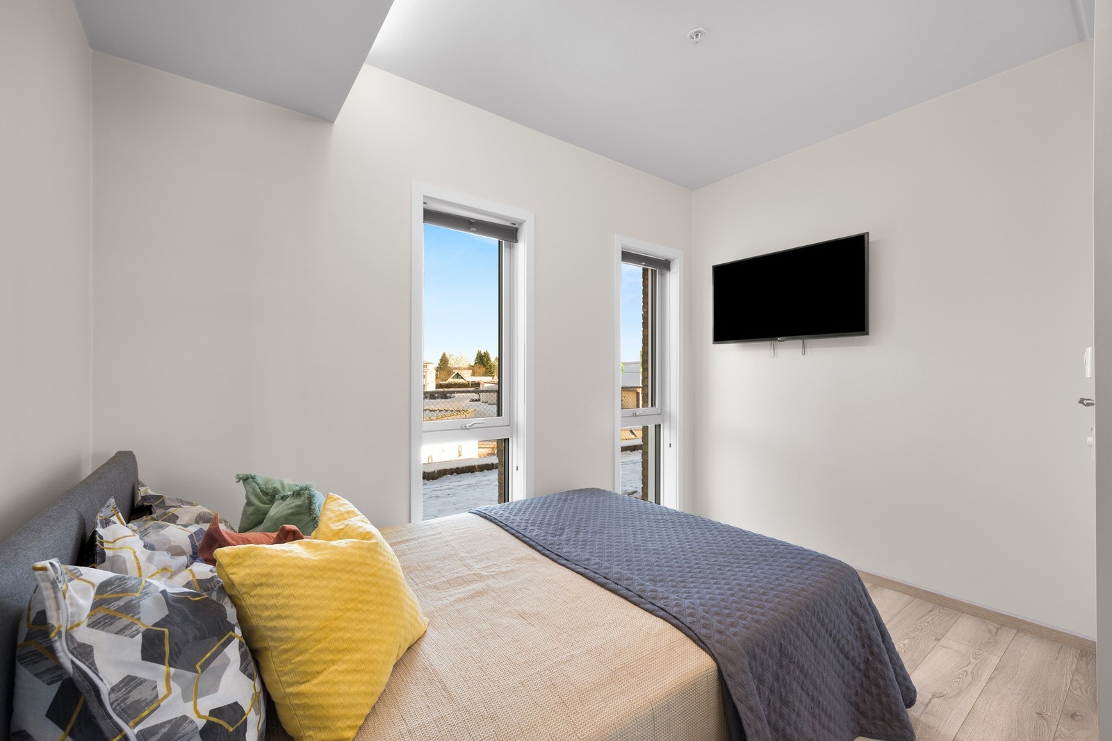 Soverommene er av god størrelse og det medfølger garderobeskap i alle rom Galleribilde