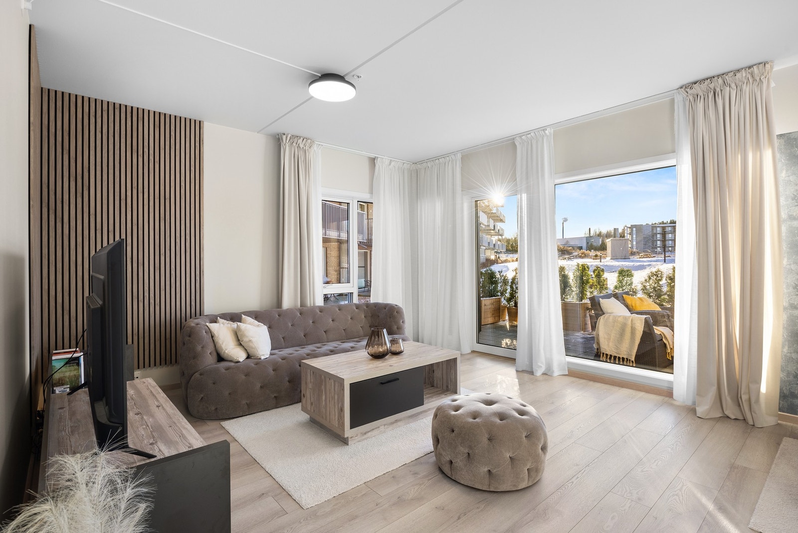 Meget god planløsning, perfekt for møblering av TV- og større sofahjørne Galleribilde