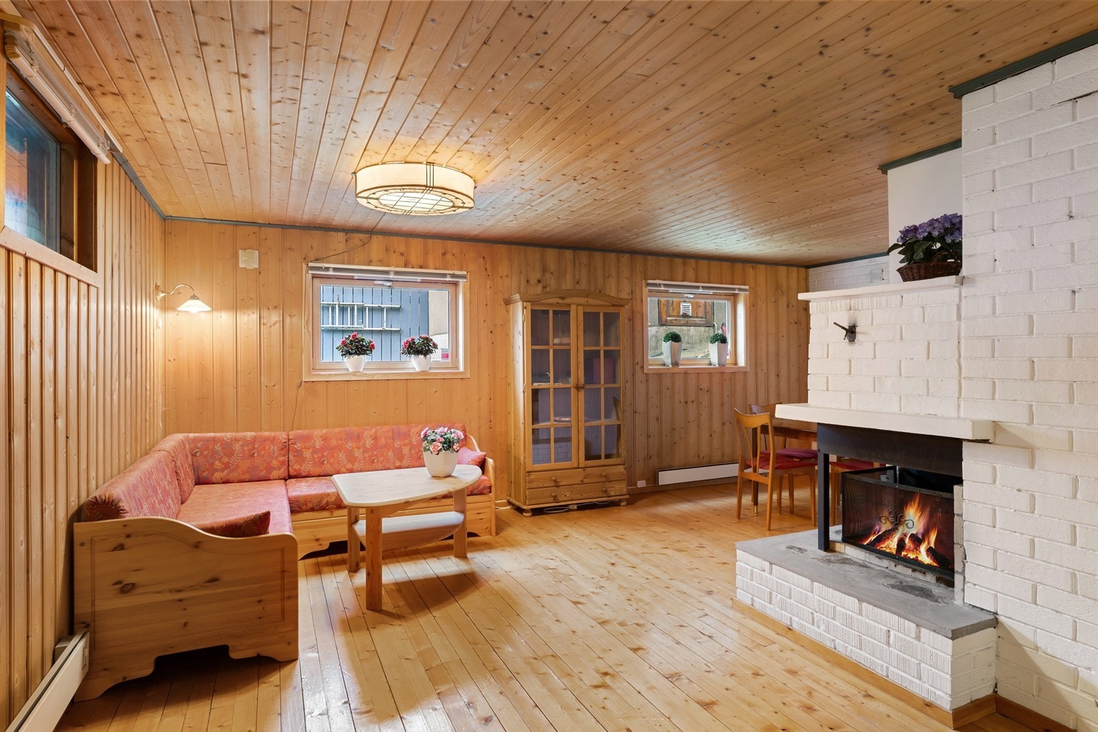 Her kan man sette opp et lekerom for ungene, lage til et treningsrom eller bruke stue som en samlingsplass for hele familien til gode stunder. Galleribilde