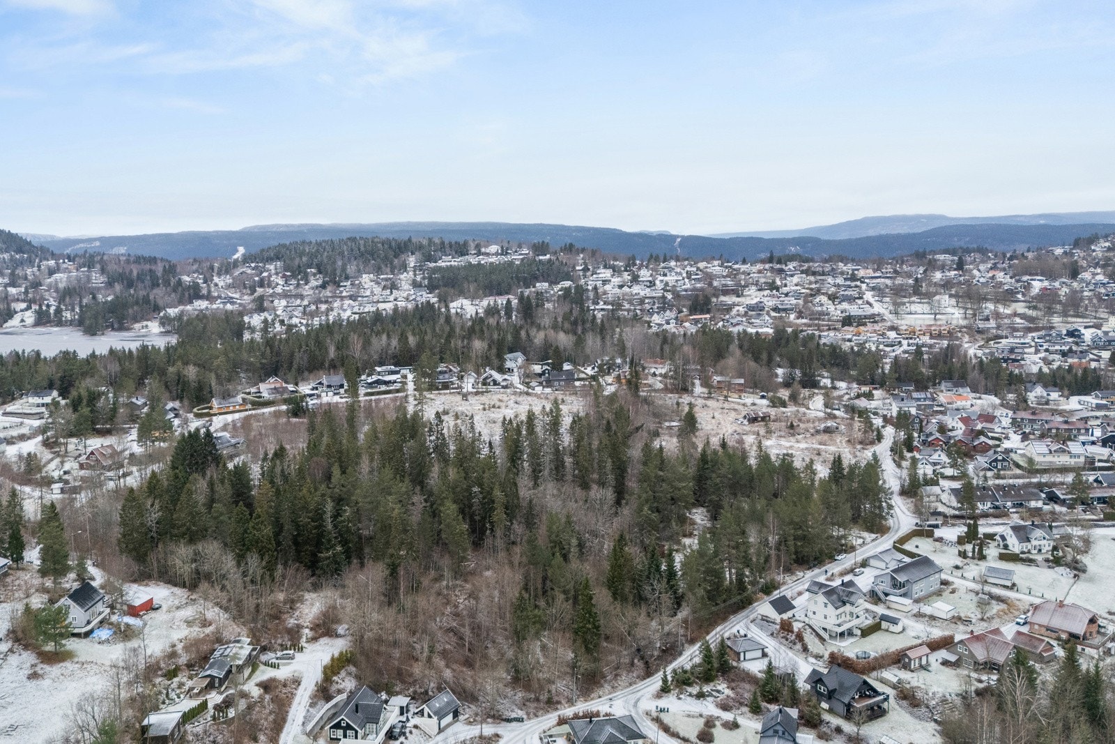 Eiendommen har en sentral beliggenhet på Konnerud. Galleribilde