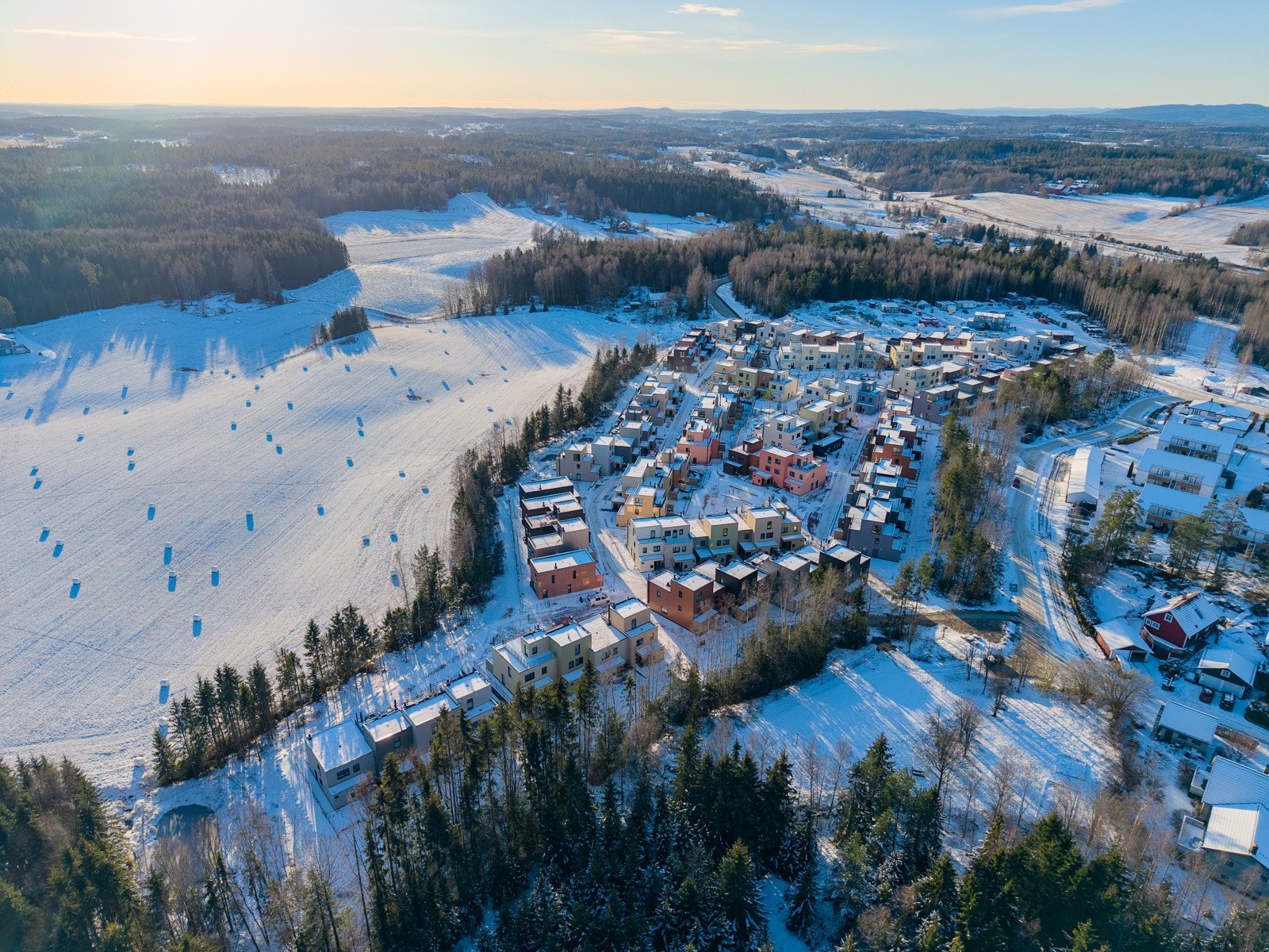 Barnevennlig bomiljø med trygge internveier, lekeplasser og grønne uteområder - perfekt for hele familien. Galleribilde