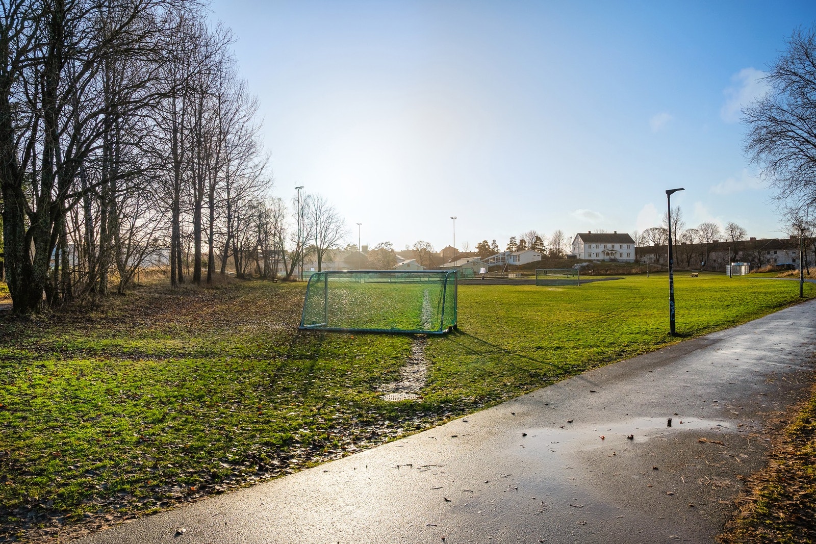 I området finnes det et godt tilbud av aktiviteter og tilbud for både store og små, noe som gjør nabolaget attraktivt for alle aldersgrupper. Galleribilde