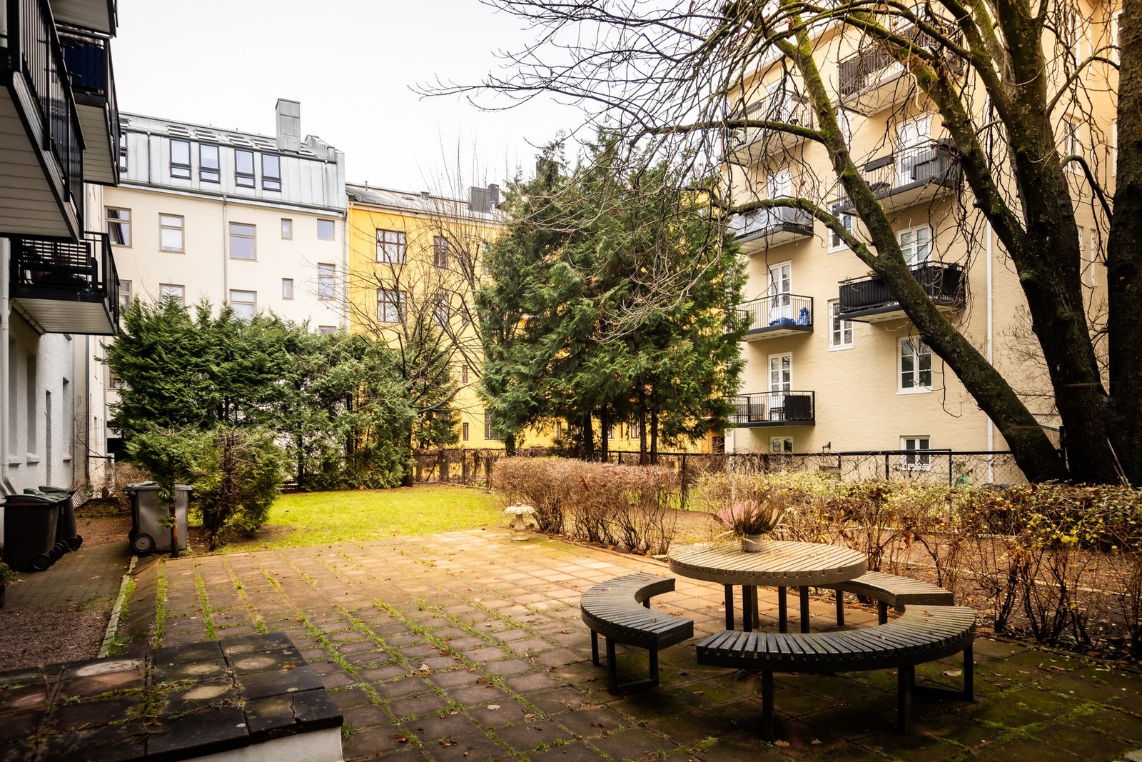 Felles bakgård som benyttes av beboerne. Galleribilde