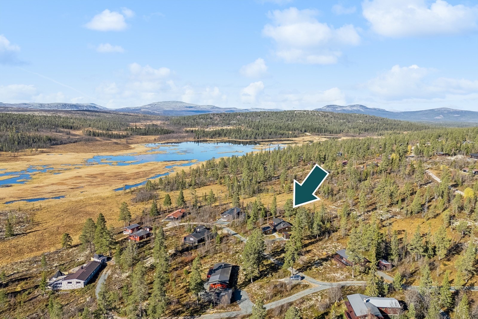 Hytta ligger i nærheten av Løvåsvatnet Galleribilde