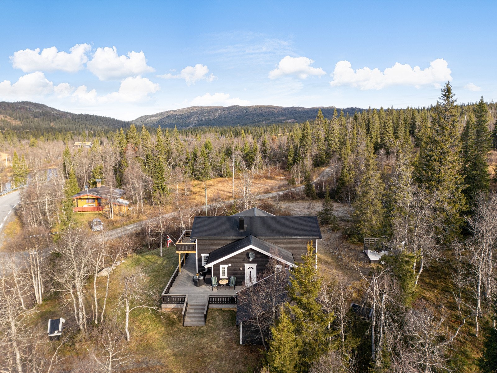 Det er også kjempe fint å sykle i fjellet, blant annet innover Langsua nasjonalpark og mot Lenningen. Galleribilde