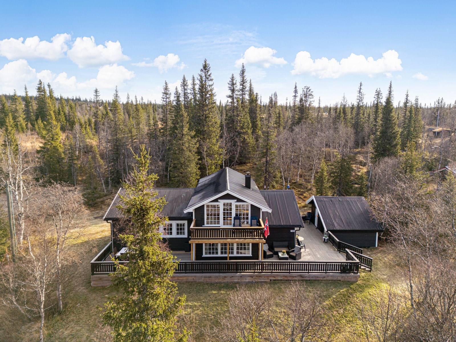 Området tilbyr flotte naturopplevelser og turmuligheter hele året Galleribilde