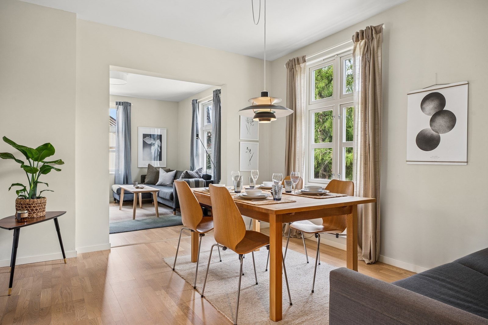 Velkommen inn til denne lekre leiligheten med en attraktiv beliggenhet, som gjør den godt egnet både som fast bolig og som utleieobjekt. Galleribilde