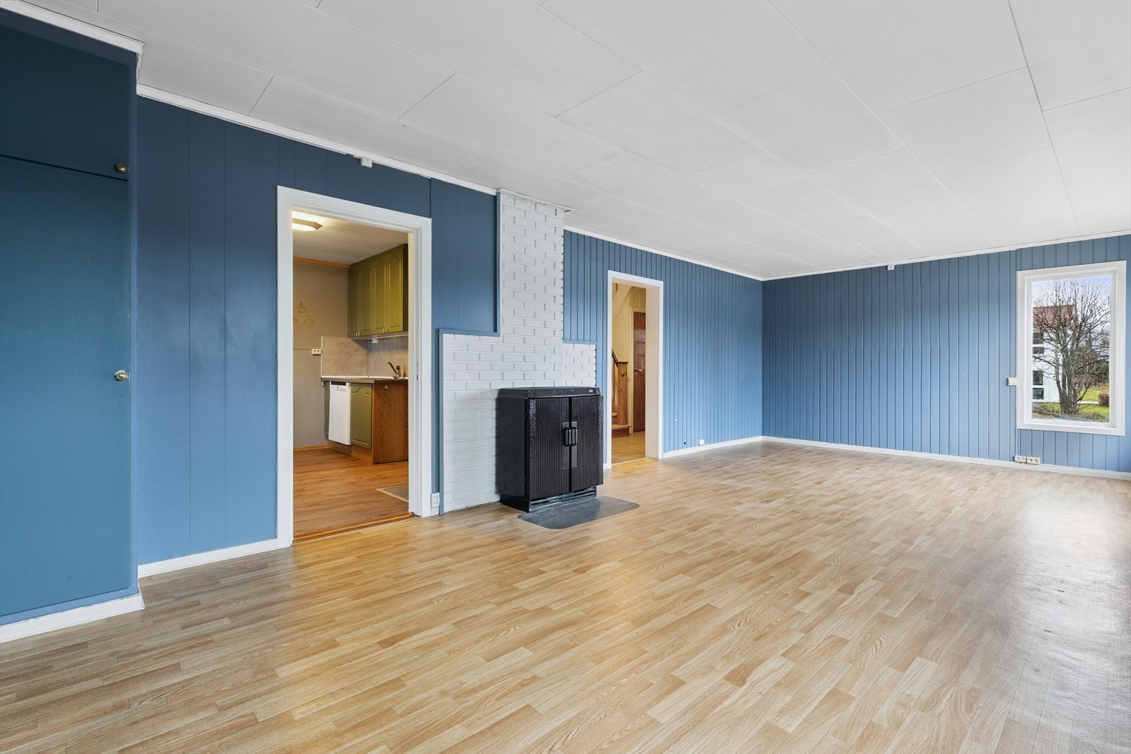 Kombiovn i stua. Nedgravd oljetank er fjernet av tidligere eier Galleribilde