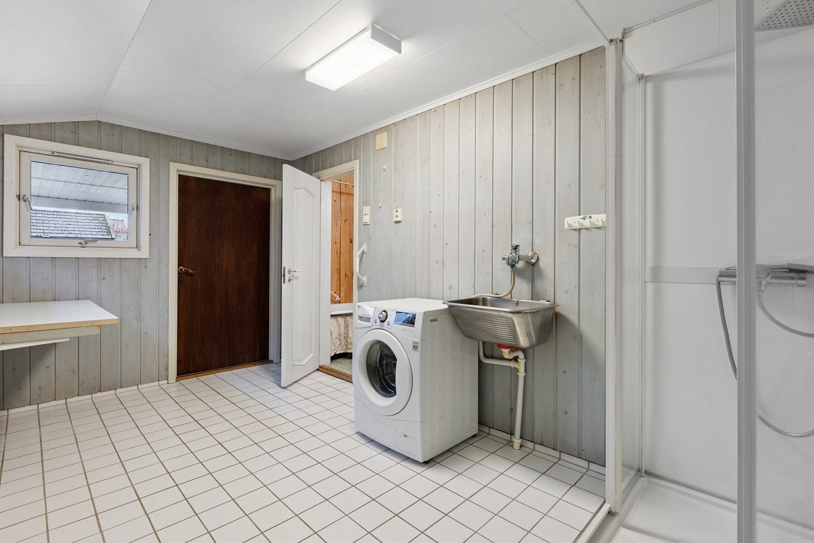 Vaskerommet (med dusj) ble tilbygget/etablert i 1991 Galleribilde
