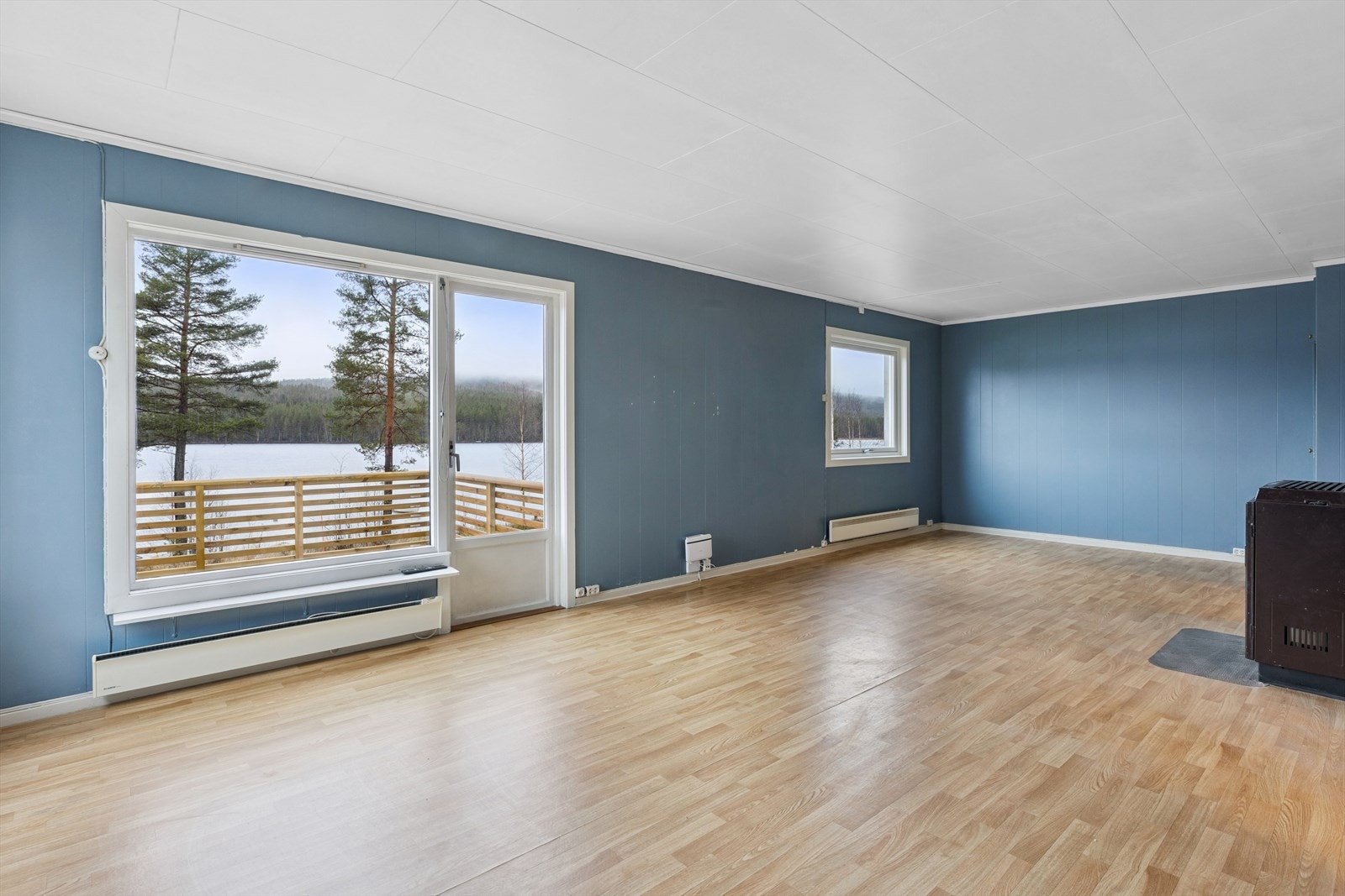 Det er god plass til både sofagruppe og spisestue Galleribilde