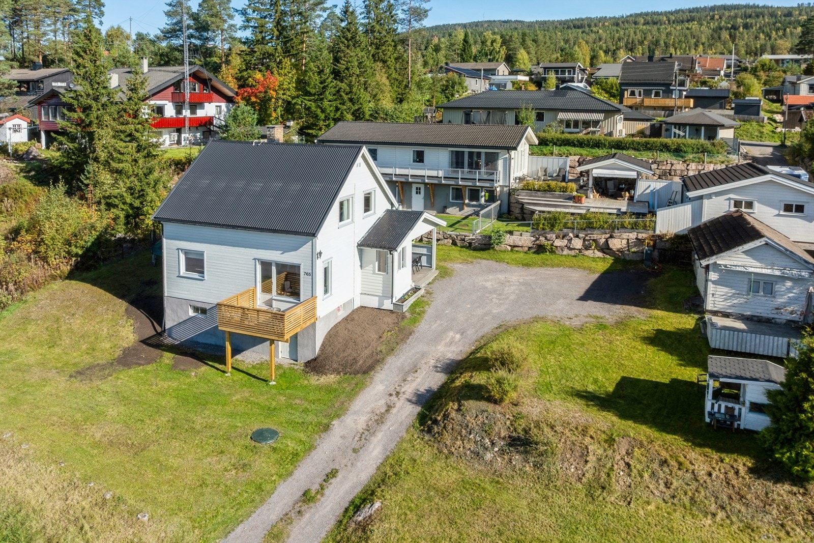 I 2023 ble det gravd drenering, pukket opp, isolert, montert grunnmurspapp og lagt nye drensrør Galleribilde