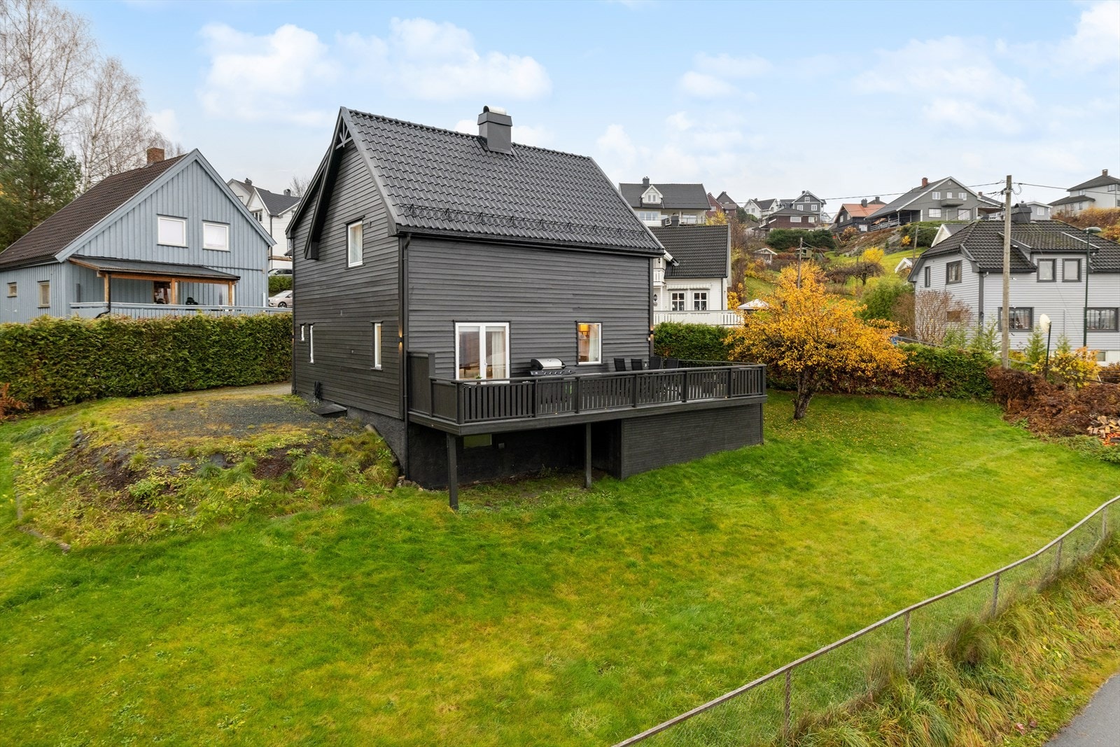 I hagen har både store og små god boltreplass til aktivitet og avslapping. Galleribilde