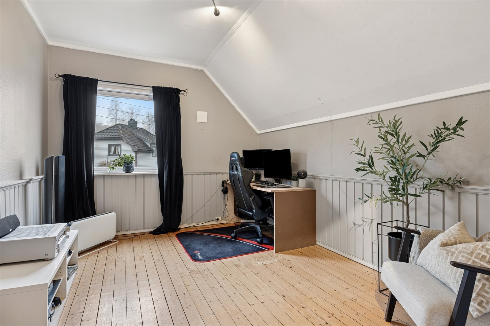 Det andre soverommet passer ypperlig som barnerom, gjesterom, kontor eller lignende. Galleribilde