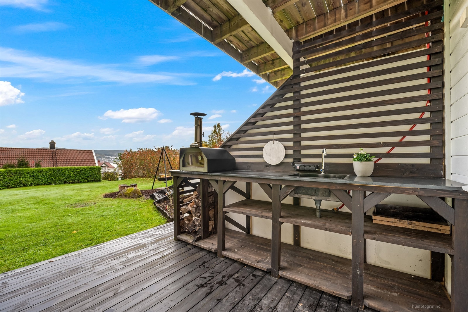 Delvis overbygget sydvestvendt terrasse på ca. 24 kvm Galleribilde