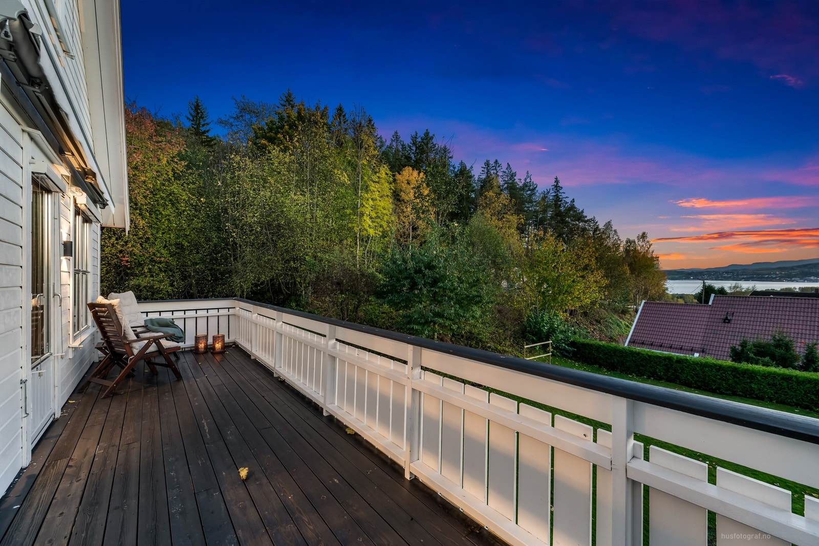 Sydvestvendt altan (se punkt om ferdigattest vedr. altan) på ca. 16 kvm Galleribilde