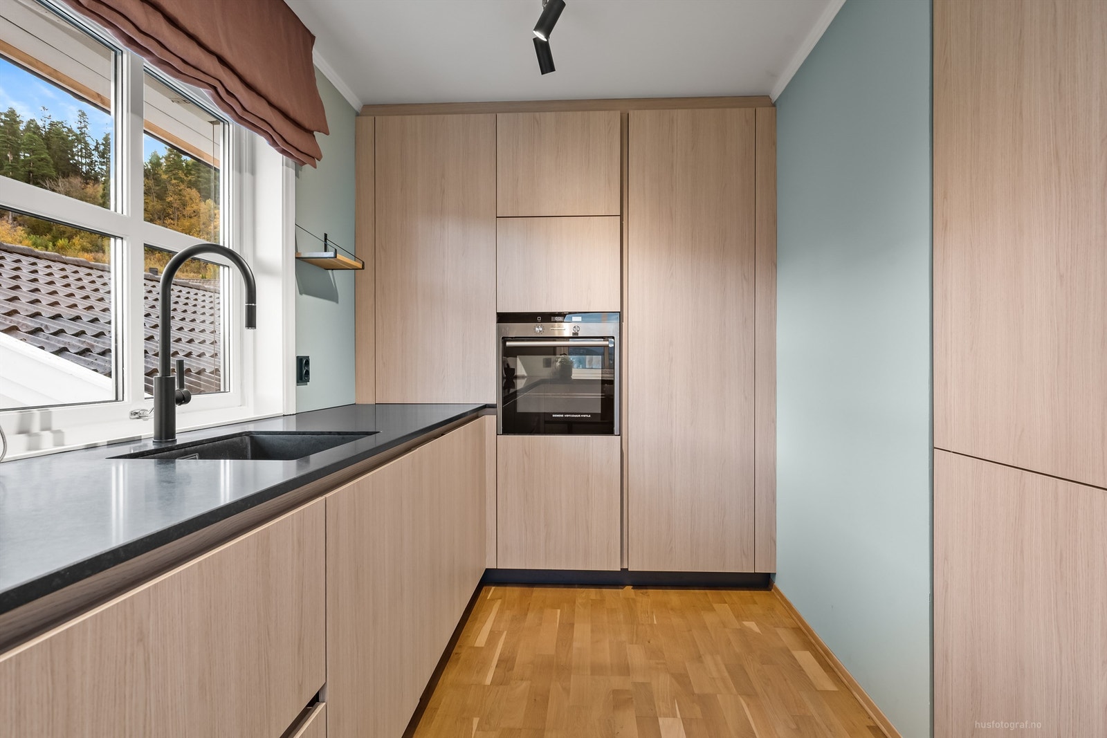 Underskap og høyskap i glatt utførelse Galleribilde