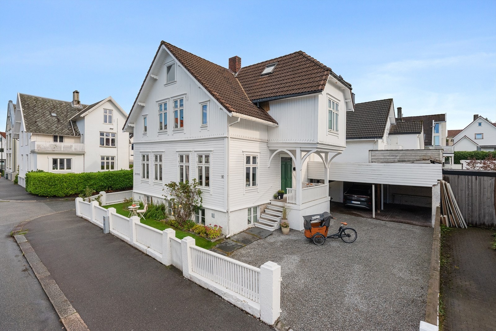 Attrativ, rolig og sentrumsnær beliggenhet i 4012 - Storhaug Vest - Carport med elbil-lader. Galleribilde