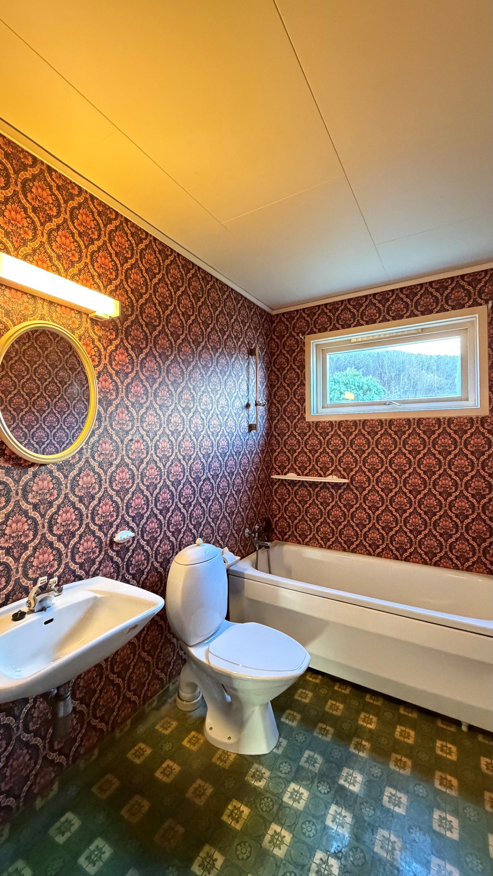 Hovedetasje - bad Galleribilde