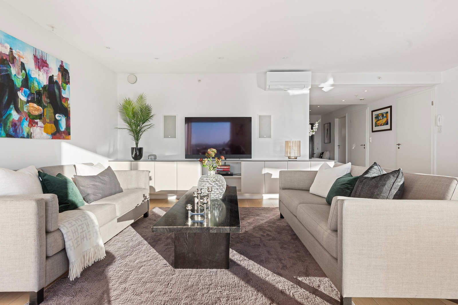 Naturlig plass til sofagruppe og tilhørende møblement Galleribilde