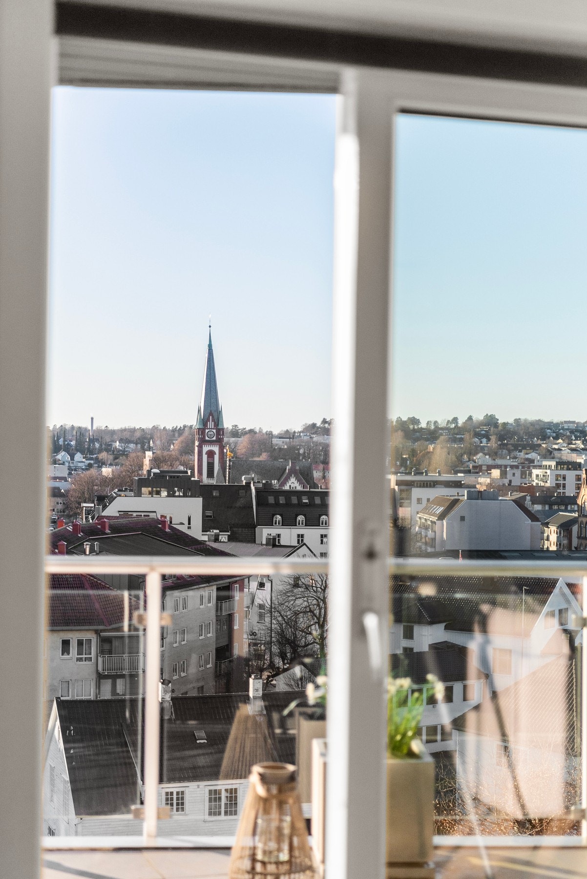 Store skyvedører med utgang til sydvestvendt balkong Galleribilde