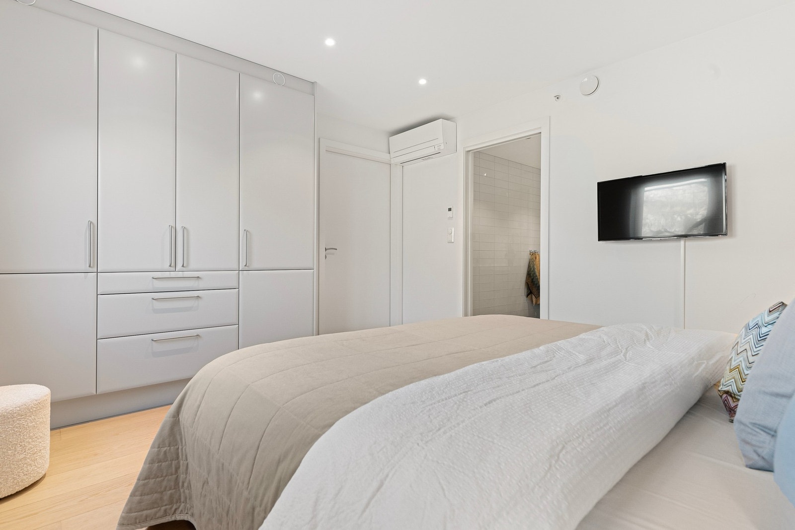 Innredet med garderobeløsning Galleribilde