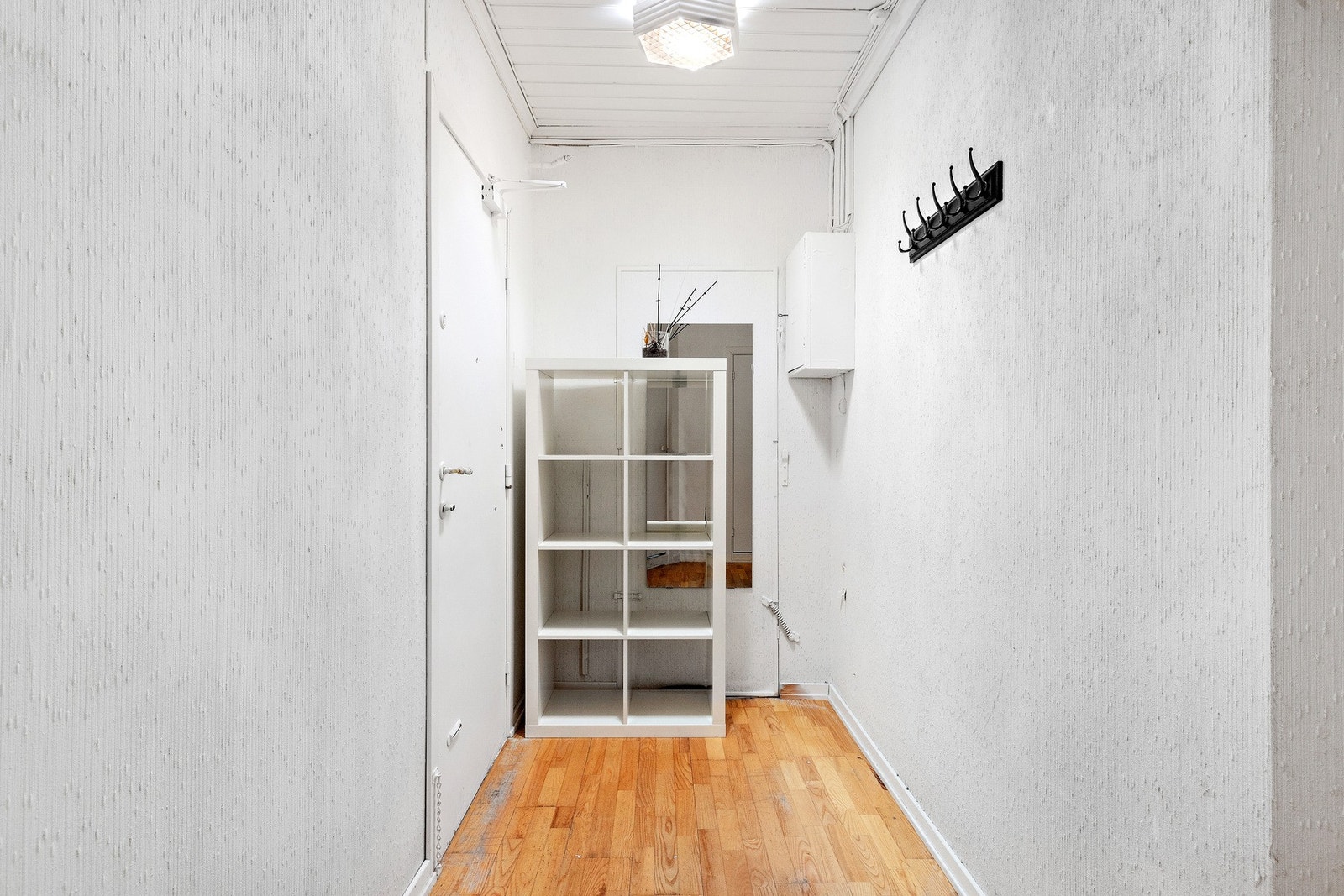 Èntre med mulighet for oppbevaring av yttertøy og sko. Galleribilde