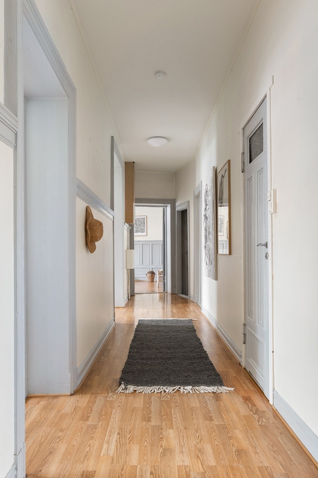 Trappeadkomst til etasjen leiligheten ligger i. Galleribilde