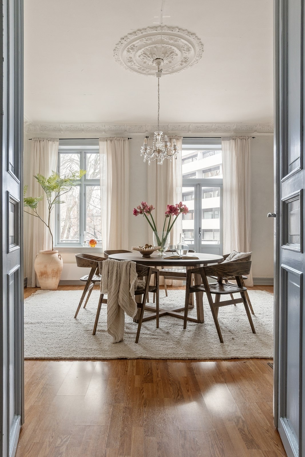 Her er det god plass til spisebord som rommer hele familien. Galleribilde