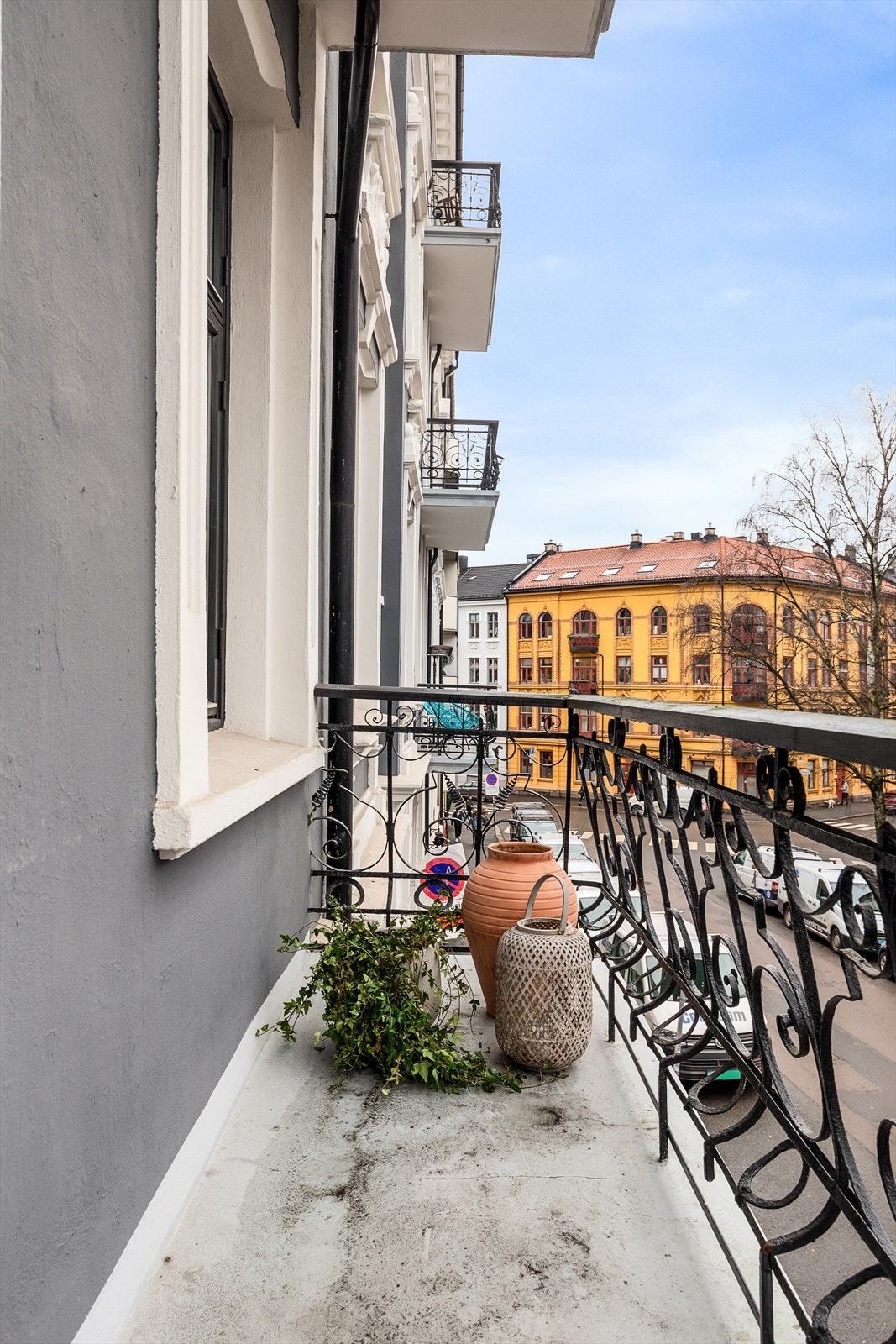 Fra spisestuen er det adkomst til en balkong på ca. 3 kvm. som ender ut mot Maries gate. Galleribilde