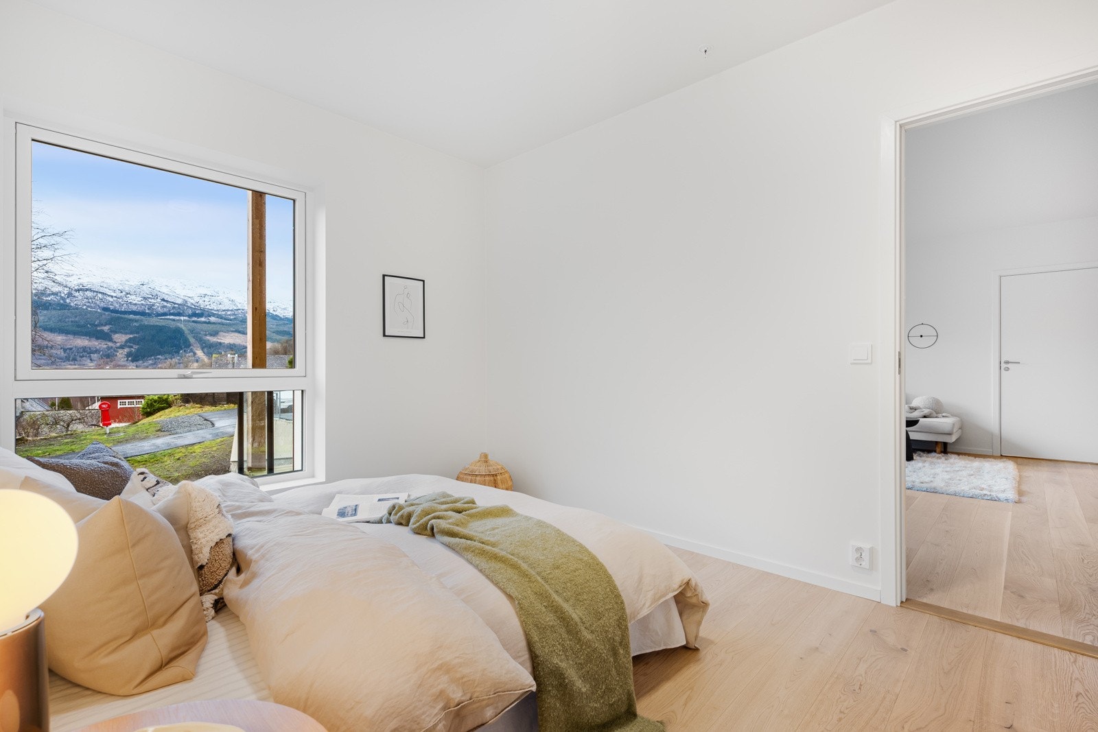 Leiligheten har 2 soverom hvorav dette er det større hovedsoverommet. Galleribilde