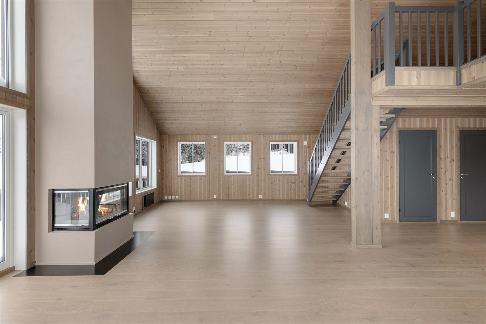 En gjennomført og helhetlig stil og fargeprofil preger Storhotellvegen 91. Hytta framstår lun, delikat og tidløs, samtidig som det er moderne og tidsriktig. Galleribilde