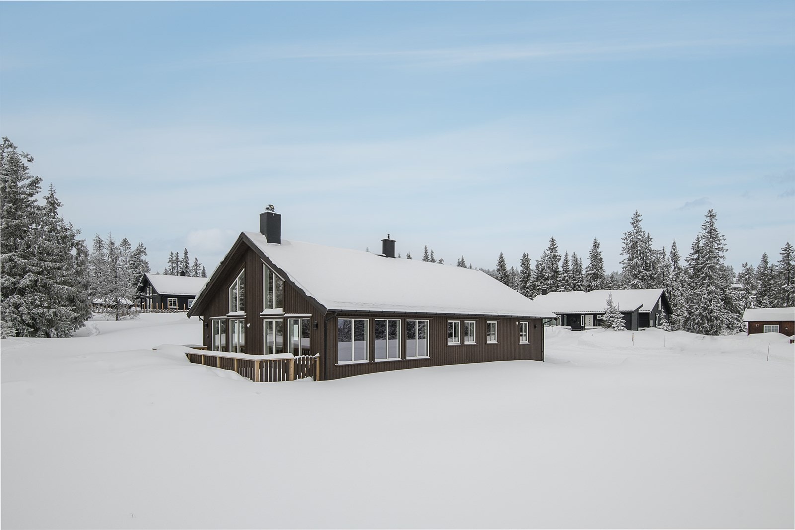 Velkommen til Storhotellvegen 91! Utrolig flott, nyoppført og strøken hytte med sentral og attraktiv beliggenhet på Sjusjøen. Foto: Lars Marius Bækkevold. Galleribilde