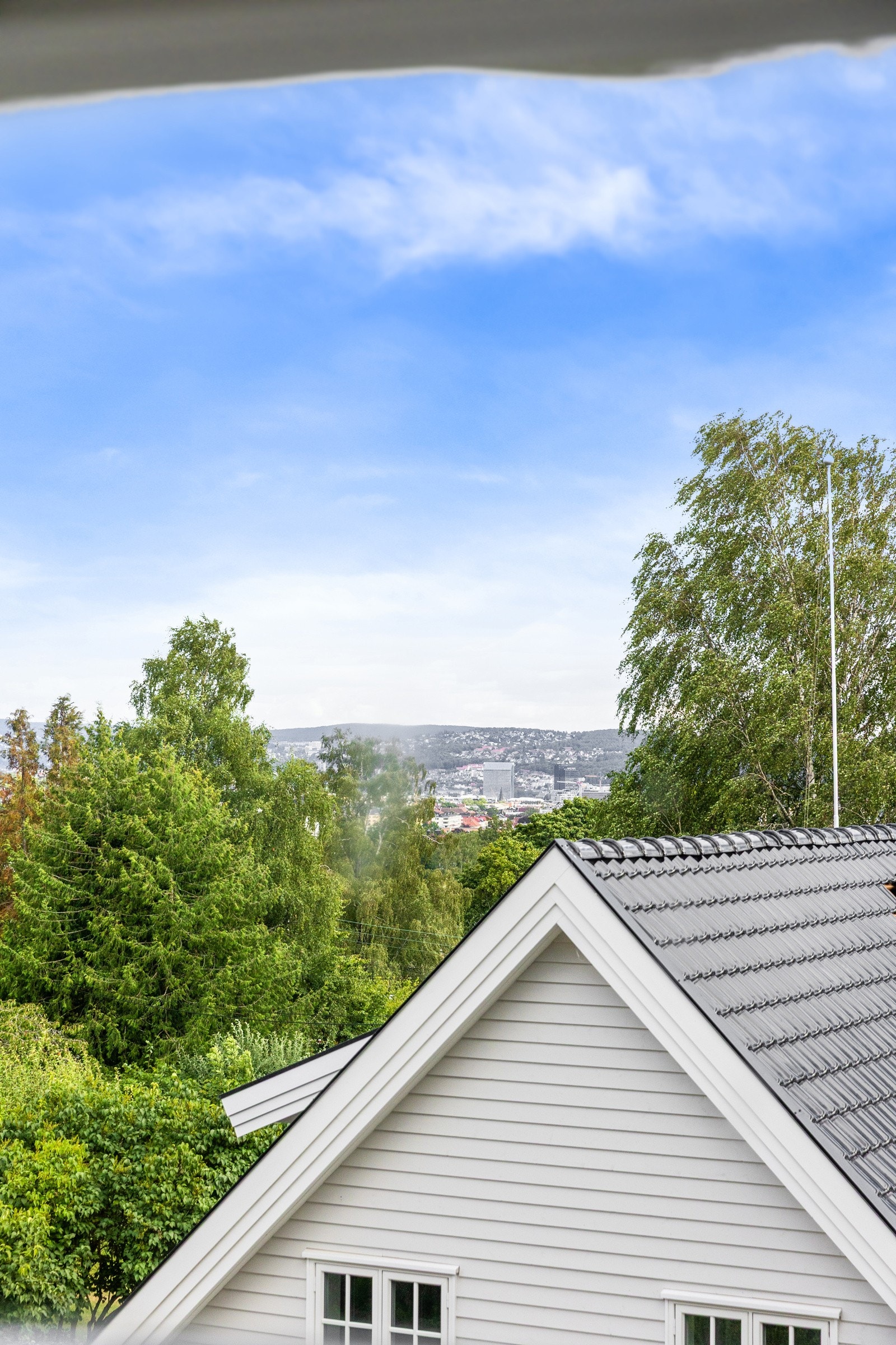 Fint utsyn - Fjordgløtt. (Sjøutsikt om vinteren) Galleribilde