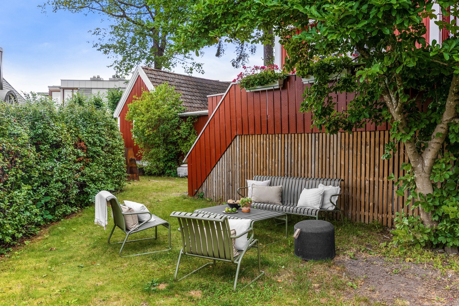 Områder for sittegrupper på flere steder, slik at man kan flytte seg etter solen Galleribilde