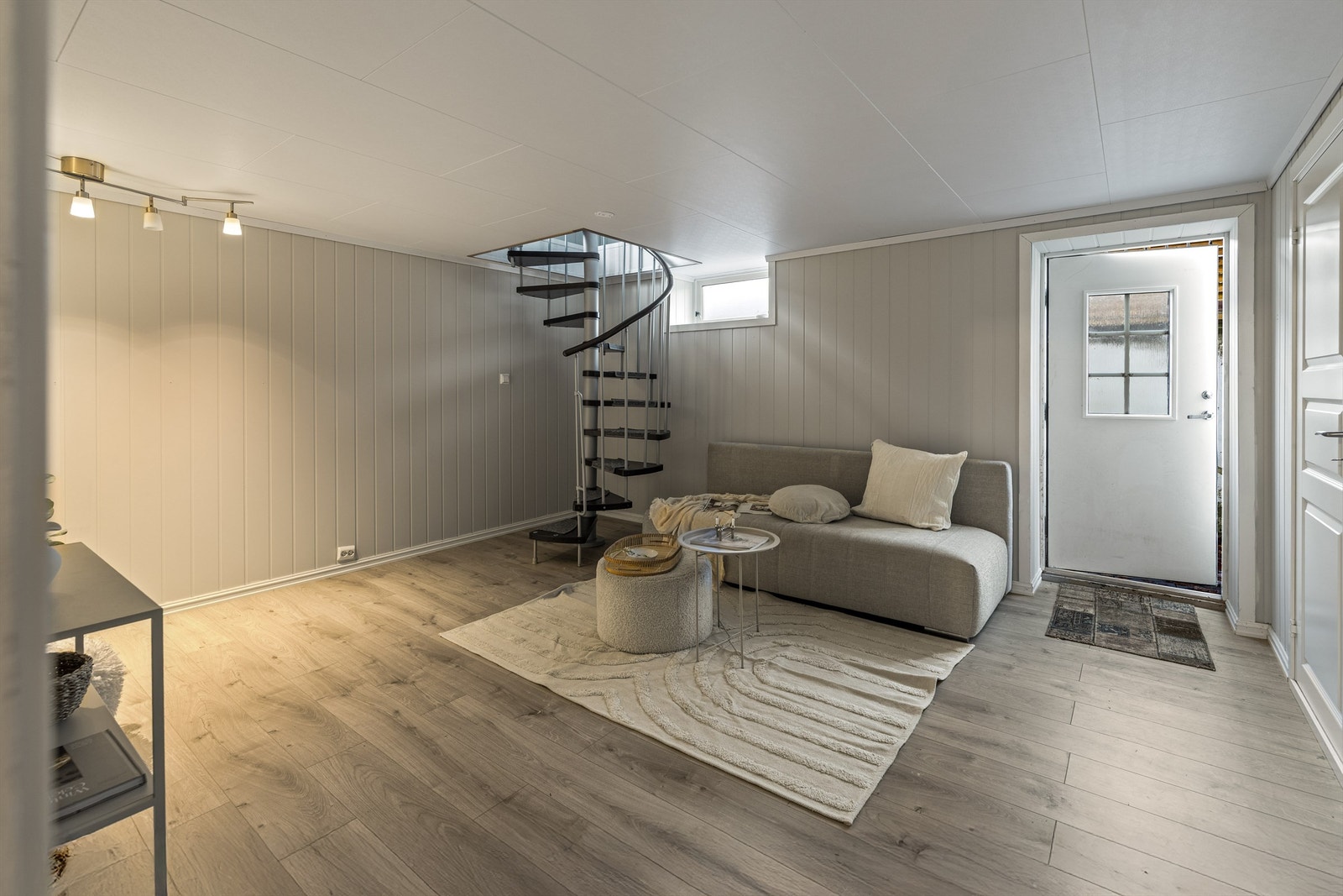 Kjellerstue med egen utgang Galleribilde