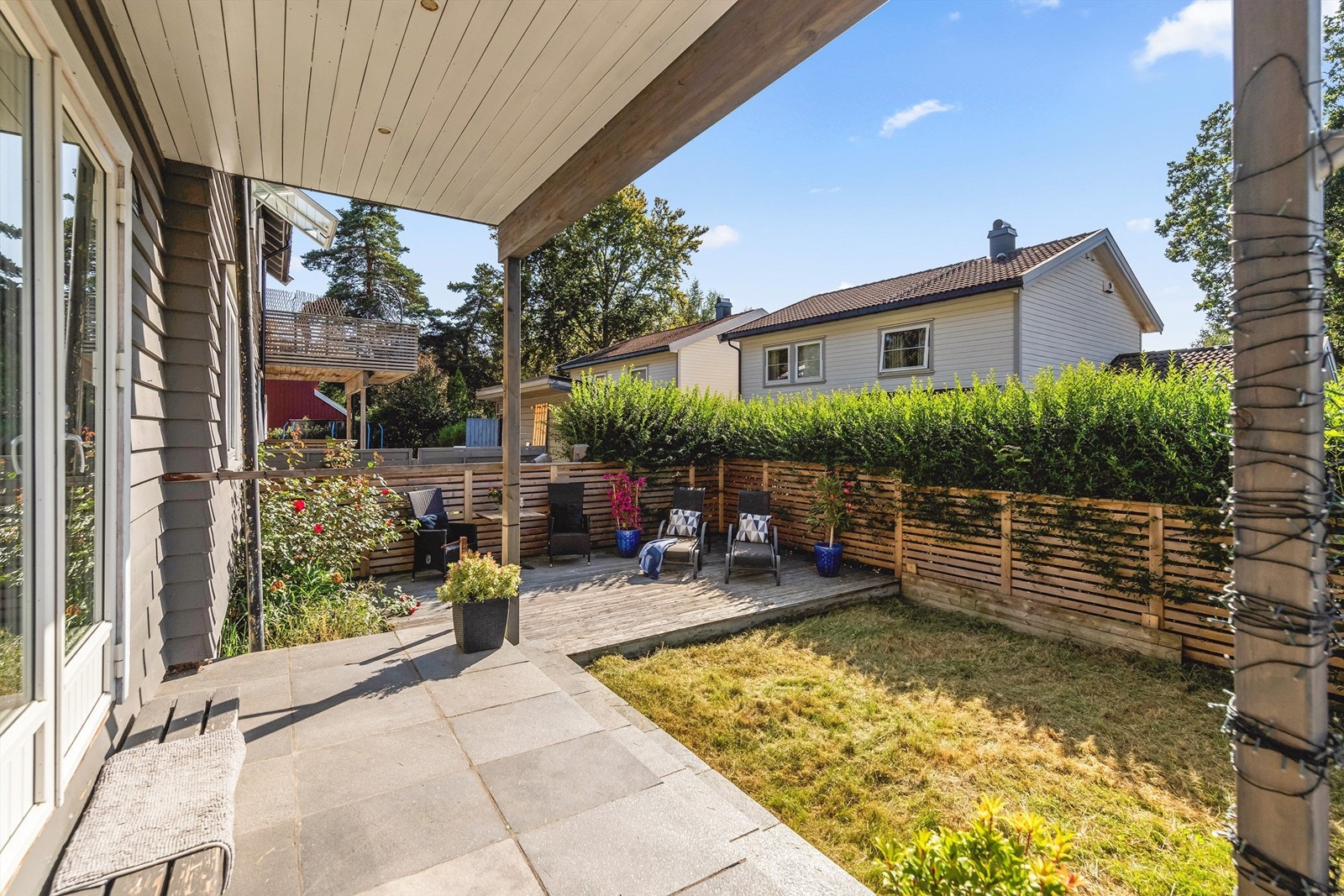 Leiligheten har flotte og store uteområder med meget gode solforhold Galleribilde