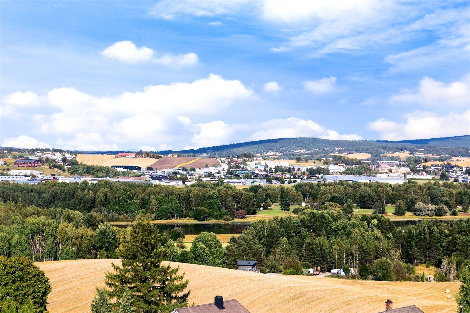 Landlige omgivelser med en sentral beliggenhet. Galleribilde
