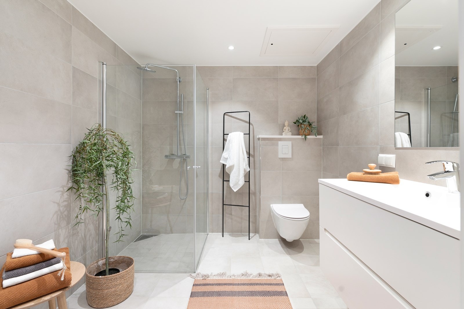 Du finner de samme utførelsene igjen på det store badet. Galleribilde