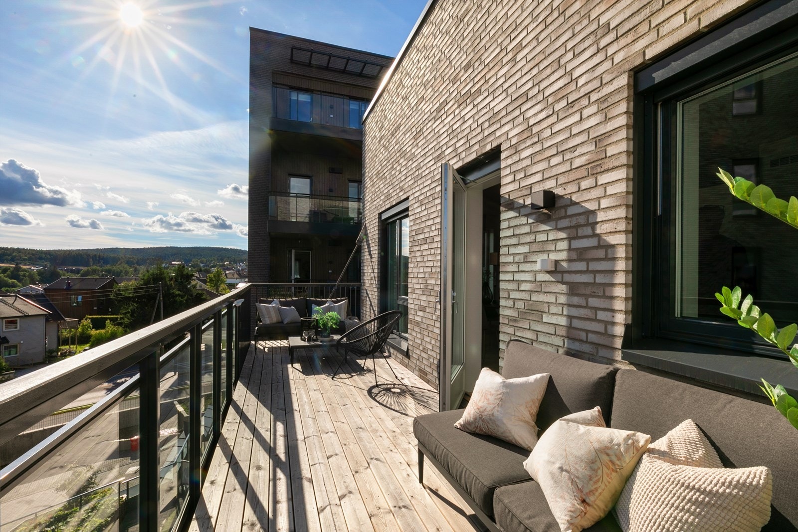 Meget hyggelig uteområdet med utsikt og sol Galleribilde